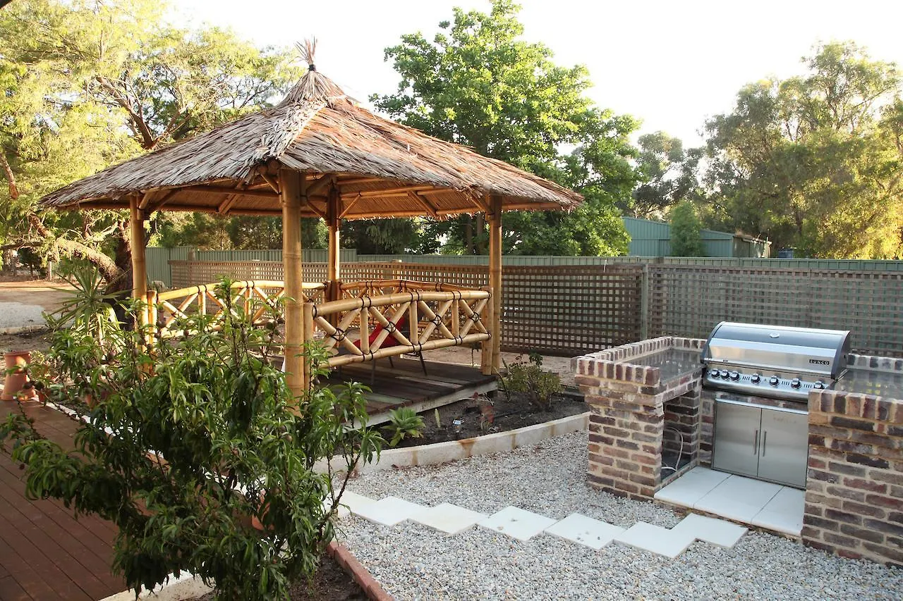 Rothwood Homestays Perth 4*,